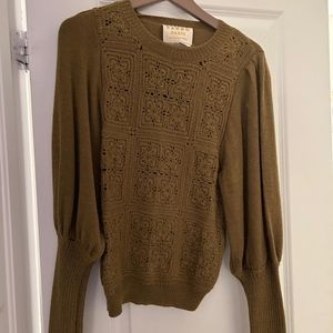 Cinthya Guerrero buttoned cuff accent sweater xs fits small